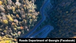 ბაღდათი-აბასთუმნის მშენებარე გზა, რომელიც აბასთუმანს გვერდს უვლის. 2025 წელი