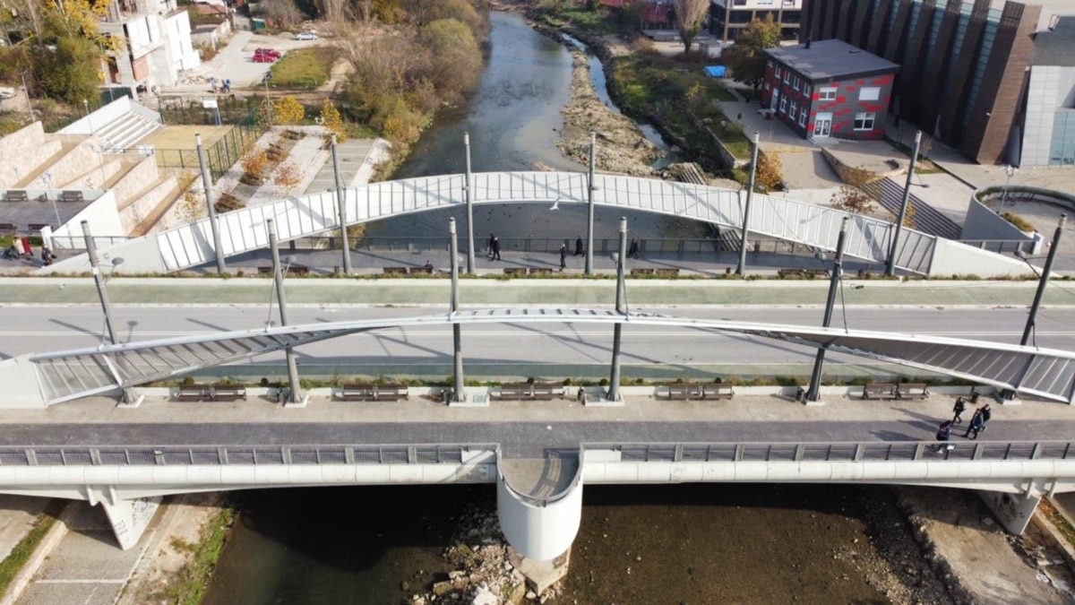 Zašto vlasti u Srbiji Severnu Mitrovicu zovu Kosovska Mitrovica?