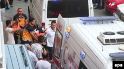 Răniți evacuați după atac