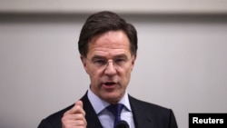 Șeful NATO, Mark Rutte, spune că Ucraina trebuie ajutată „pentru a ne asigura că prin schimbarea traiectoriei conflictului poate ajunge în acea poziție de forță” de care are nevoie pentru a începe negocierile de pace cu Rusia.