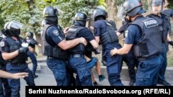 Спершу поліція повідомила про адміністративні протоколи щодо двох чоловіків, потім – про ще 10