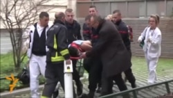 Эвакуация раненых при нападении на офис Charlie Hebdo