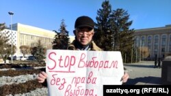 Бекболат Утебаев на одной из своих протестных акций. Архивное фото