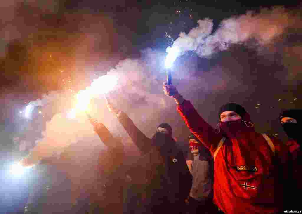 Учасники смолоскипної ходи з нагоди 101-ї річниці бою під Крутами, Запоріжжя, 29 січня 2019 року