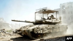 Një tanke izraelite duke vepruar në Rripin e Gazës, 1 korrik 2024.
