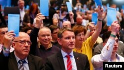 Dve trećine partijskih lidera glasalo je za početak procedure protiv Hekea