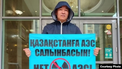 Алеса Качер жалаңаш