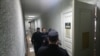 Петербург: обвиняемого в нападении на полицейских не вывозят в суд из СИЗО