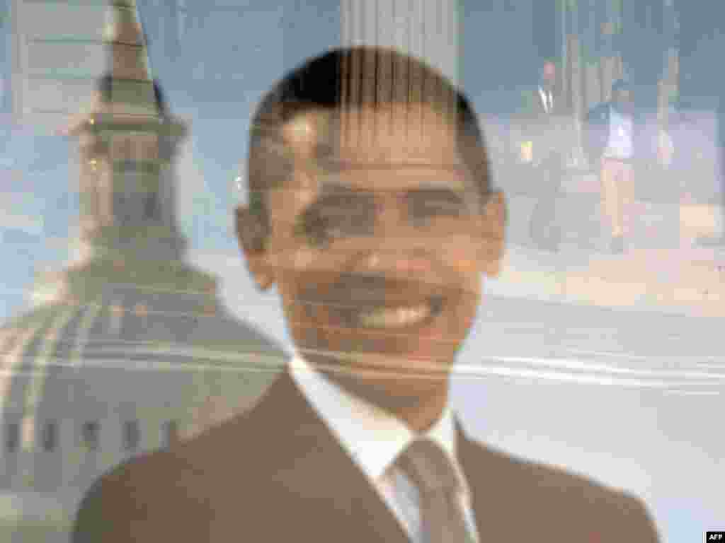 Pripreme za inauguraciju... - Washington DC je preplavljen fotografijama novog predsjednika SAD.