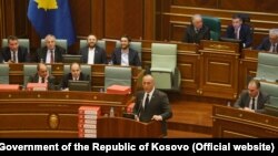 Kryeministri Ramush Haradinaj në foltoren e Kuvendit.