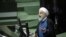 این نخستین بار در پنج سال ریاست‌جمهوری حسن روحانی است که وی برای پاسخ به سوالات نمایندگان به مجلس می‌رود.