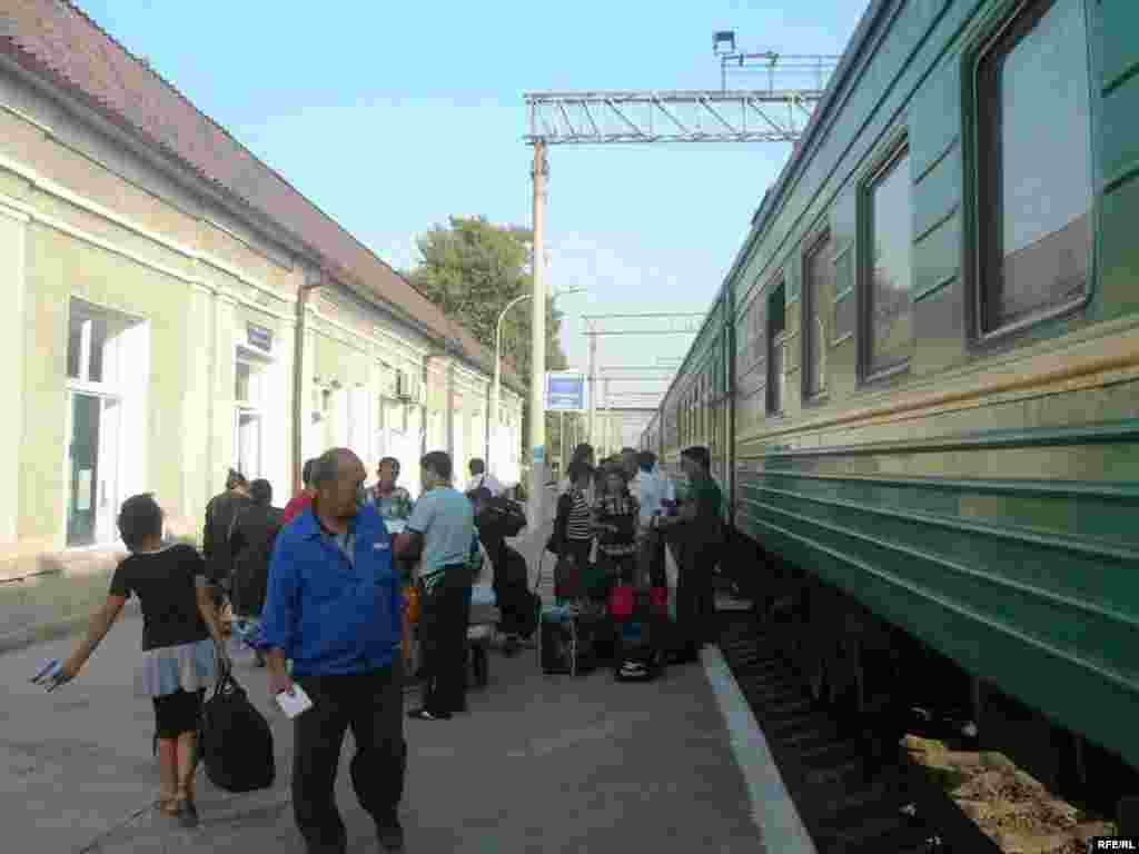 Муҳоҷирони корӣ бармегарданд #11