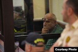 ზვიად რატიანის სასამართლო სასამრთლო სხდომებზე გადაღების აკრძალვამდე ცოტა ხნით ადრე.