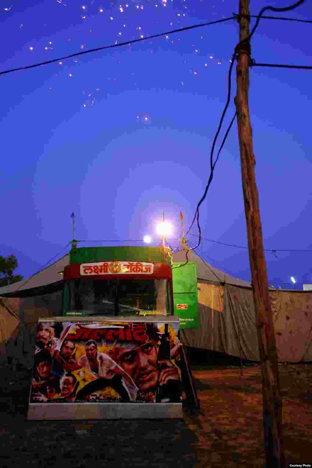 © Amit Madheshiya, (fotožurnalizam i dokumentarna fotografija/ umjetnost i zabava) - 