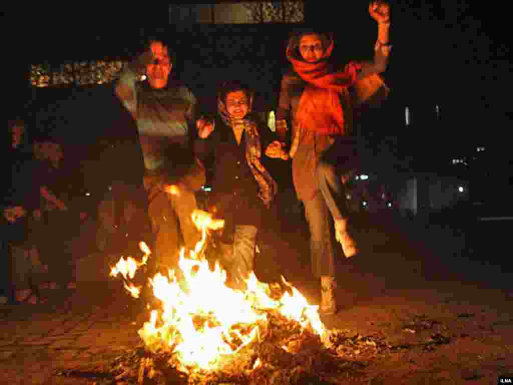Iran - Festival vatre,održan uoči Norouza, poznat pod nazivom ¨Chaharshanbe Suri ¨,16.03.2010.