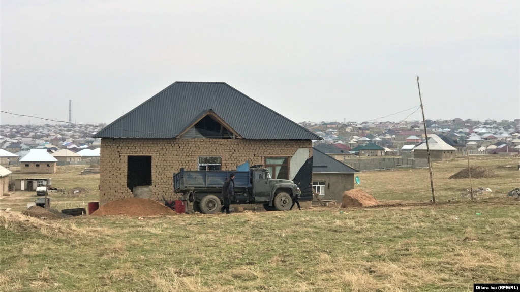 Строящийся дом Нураша Беркенбаева, где он уже проживает с семьей.