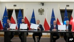 A megállapodás aláírása Varsóban 2023. november 10-én