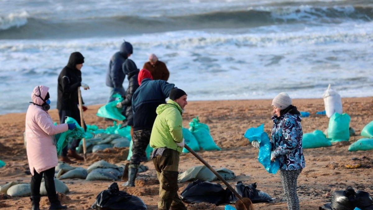Из-за мазута в Чёрном море вводится режим ЧС федерального уровня