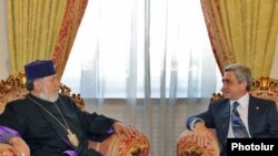 Armenia -- President Serzh Sarkisian and Catholicos Garegin II meet on 24Sept., 2009