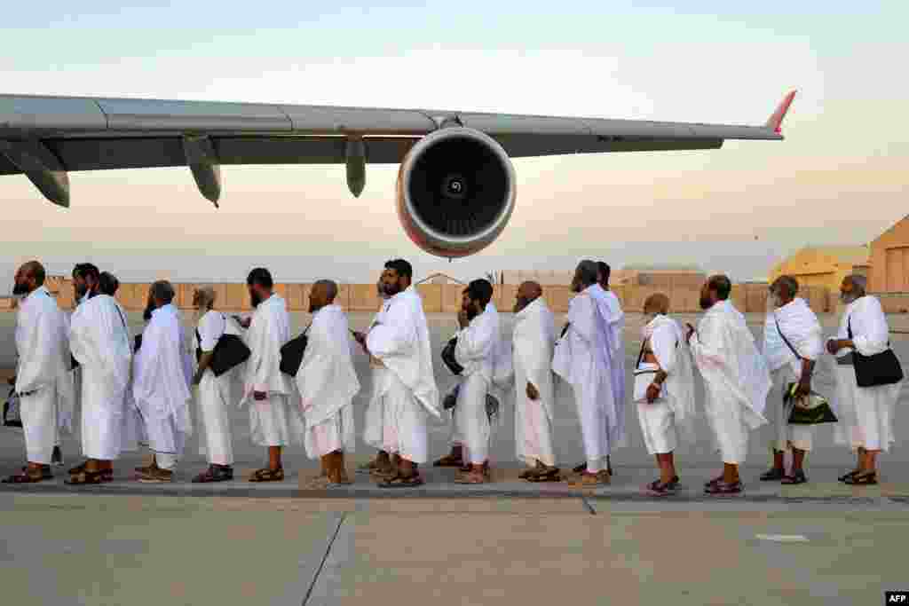 Afghan Hajj pilgrims board a plane to Saudi Arabia at Kandahar airport.