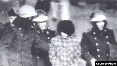 Сіз сексуалды әйелге қалай қарайсыз? Джейд Янценмен анальды порно көру