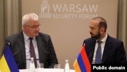 Poland - Armenian Foreign Minister Ararat Mirzoyan and his Ukrainian counterpart Andrii Sybiha meet in Warsaw, October 13, 2026. (Photo by the Armenian Foreign Ministry)