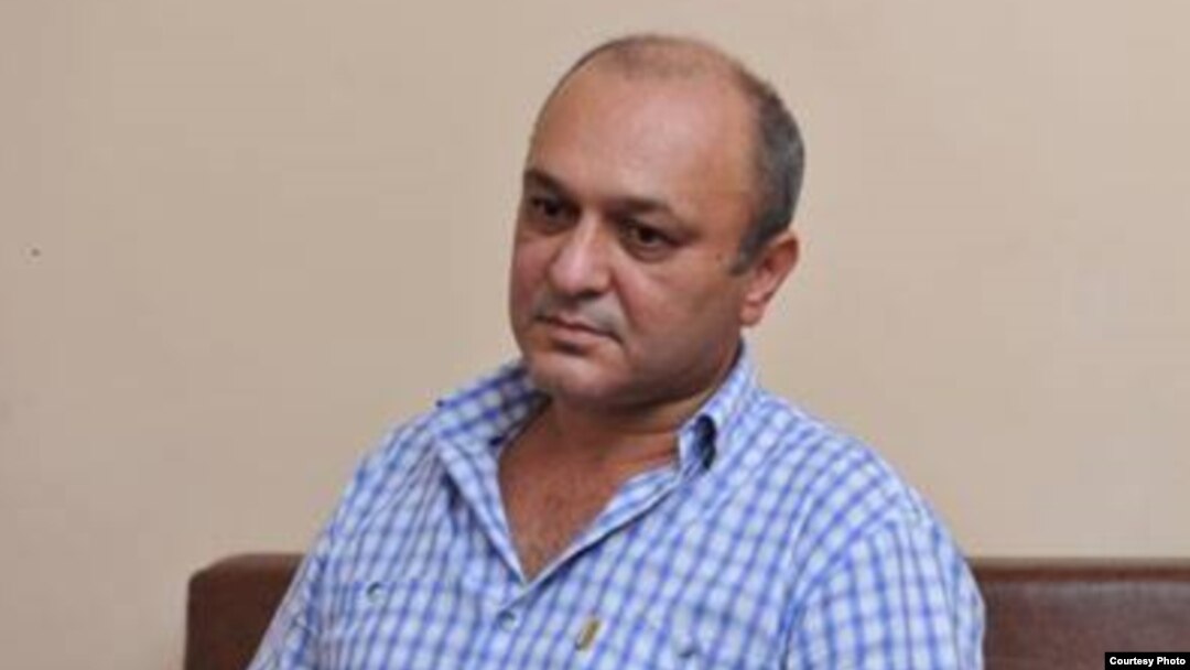 Tərcüməçi, yazar Nadir Qocabəyli