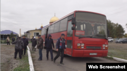 Эрондан кўчиб келгани ортидан Шимолий Қозоғистон вилоятига жойлаштирилган этник қозоқлар (архив сурати)