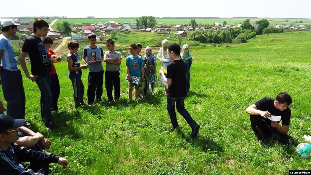 Ярышларда җиңүче үсмерләрне бүләклиләр 