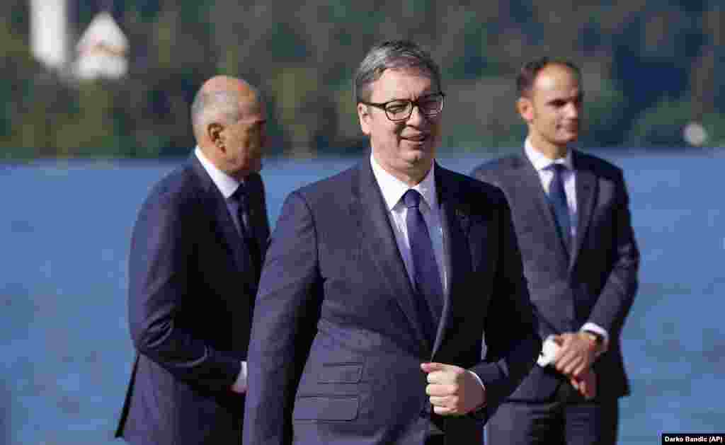 СРБИЈА / КОСОВО - Српскиот претседател Александар Вучиќ на Блед изјави дека Приштина на 4 септември ќе започне нова акција, со нови барања за прием во многу меѓународни организации како Интерпол, УНЕСКО и Советот на Европа.