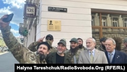 На урочистості були присутні прем’єр-міністр Чеченської Республіки Ічкерія в екзилі Ахмед Закаєв, чеченські добровольці, які захищають Україну, представники міської влади Львова