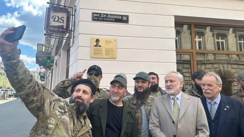 У Львові відкрили меморіальну таблицю на честь Джохара Дудаєва