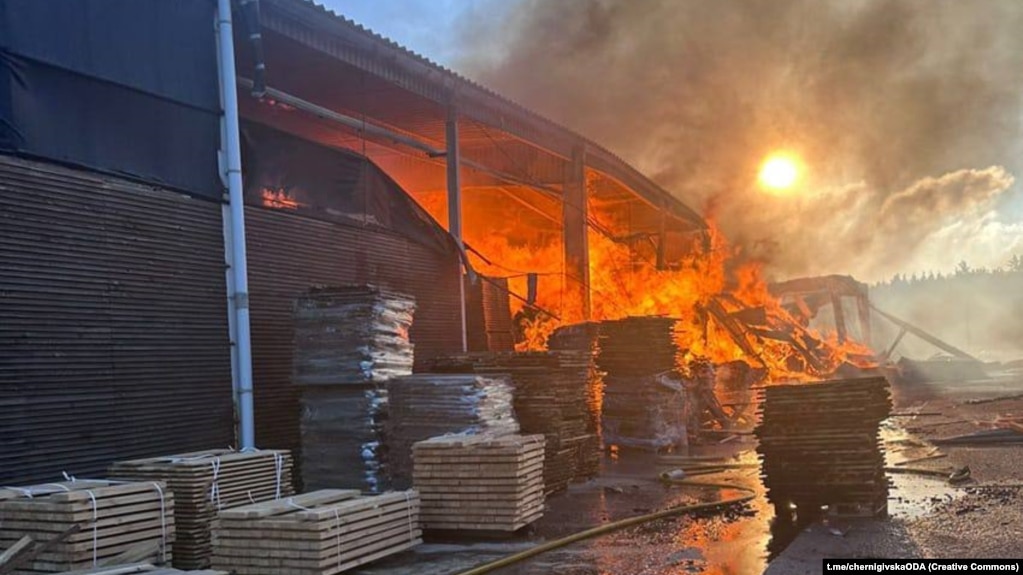 Мішенню ударів стали підприємства з обробки деревини та виробництва шпалер