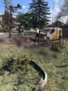 Понад 20 людей загинули через авіаудар РФ по Яровій на Донеччині (відео) Понад 20 людей загинули через авіаудар РФ по Яровій на Донеччині (відео)