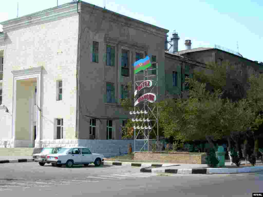 «Sintez kauçuk» zavodunun işçiləri işə buraxılmayıblar