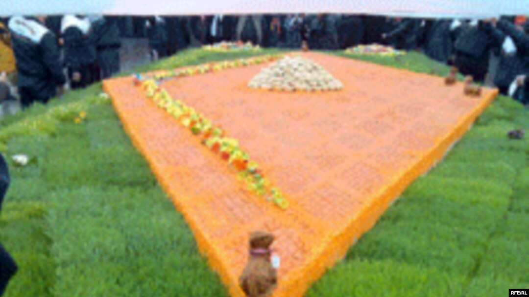 Gəncədə bişirilən ən böyük paxlava, mart 2009