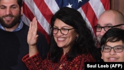 Rashida Tlaib depunînd jurământul în Congresul american la Washington, 3 ianuarie 2019