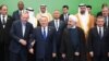Президент Узбекистана Шавкат Мирзияев (первый справа) на саммите ОИС по науке и технологиям в Астане, сентябрь 2017 года.