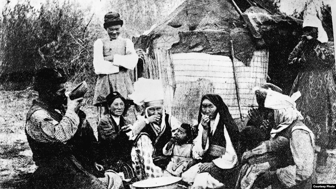 Тар леггинстердегі сексуалды есектер Әйелім порно көреді