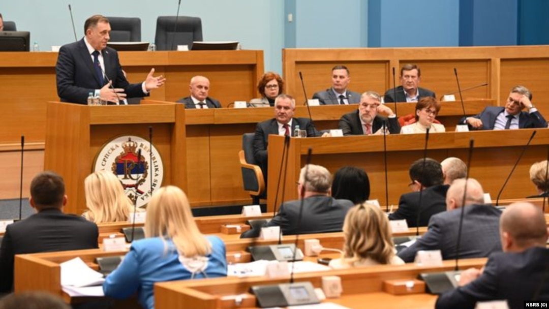 Milorad Dodik, president of Bosnia's Republika Srpska, addresses the entity's parliament. (file photo)