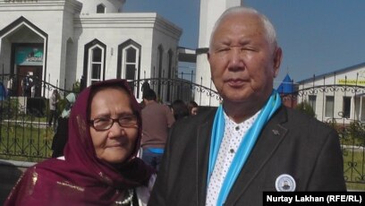 Екі қыз бірге түскен сурет