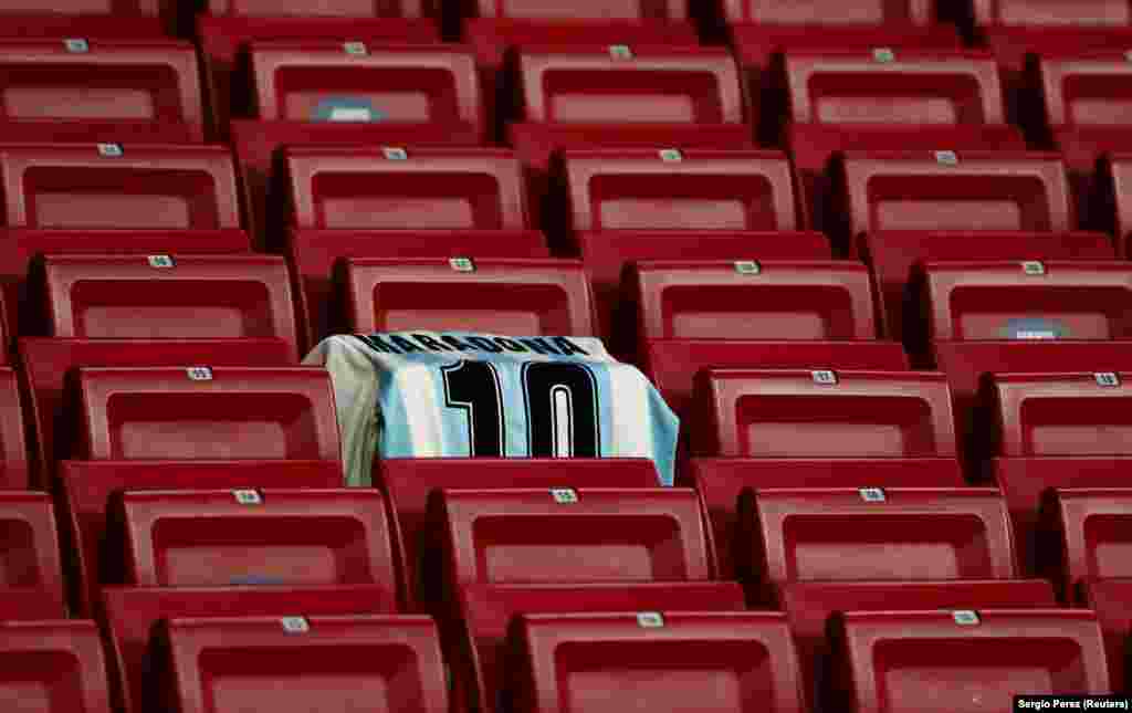 ჩემპიონთა ლიგის მატჩებზე დიეგო მარადონას ხსოვნას პატივი მიაგეს.&nbsp; მარადონა 25 ნოემბერს გულის შეტევით გარდაიცვალა.