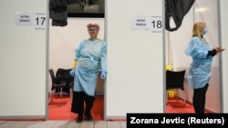 Zdravstveni radnici na punktu za vakcinaciju u Belexpo centru u Beogradu, 27. mart 2021. 