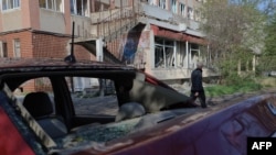Urmările atacului rusesc cu drone din noaptea de 21 spre 22 aprilie asupra unui cartier al Odesei.