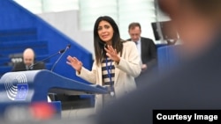 Зампредседателя Европарламента итальянка Пина Пичерно
