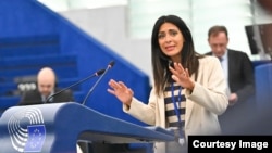 Віцепрезидентка Європарламенту Піна Пічерно (Італія) під час дебатів у про небезпеку нормалізації відносин з Росією, включаючи її участь у великих культурних та спортивних заходах. Страсбург, Франція, 29 квітня 2026 року