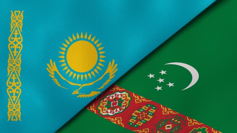 Türkmen we gazak baş diplomatlary Tokaýewiň Türkmenistana saparyny maslahatlaşdylar