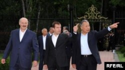 Belarusian President Alyaksandr Lukashenka with Russian President Dmitry Medvedev and Kyrgyz President Kurmanbek Bakiev at an informal CSTO summit in July 2009 (front, left to right)