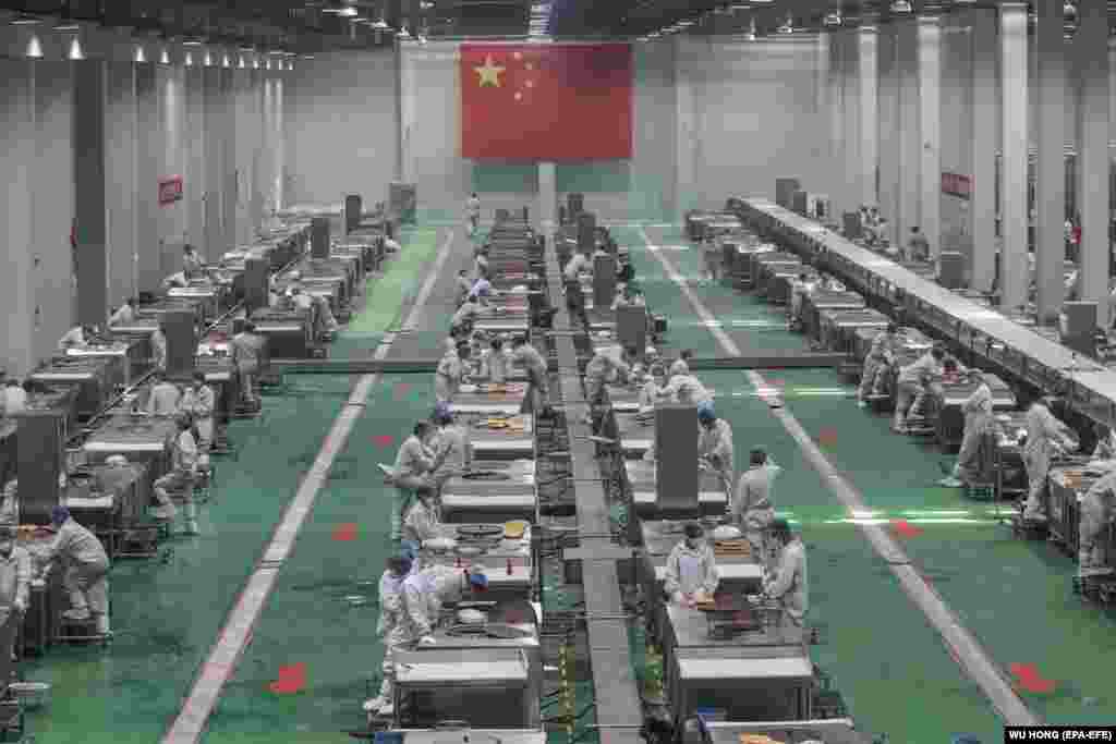 CHINA XINJIANG FOOD -- Workers make nang in a nang food production base at in Urumqi, western China's Xinjiang Uyghur Autonomous Region during a government organized trip for foreign journalists, 23 April 2021. This production base has as many as 1,200 wo