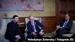 Президент Украины Владимир Зеленский, премьер Великобритании Кир Стармер, генеральный секретарь Марк Рютте